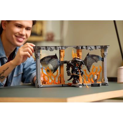 24. LEGO Icons 10367 Władca pierścieni: Book nook z Balrogiem