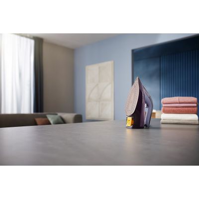10. Philips | DST8021/30 | Żelazko parowe | Ciągła para 55 g/min | Wydajność silnego uderzenia pary 240 g/min | Purpura