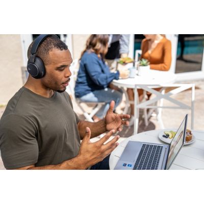 3. Słuchawki Poly Voyager Surround 80 UC Microsoft Teams Certified USB-C Headset +USB-C/A Adapter Retail Packaging