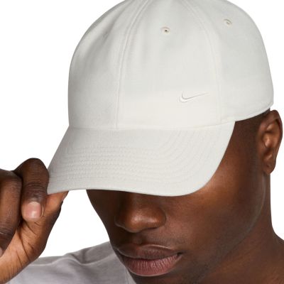 6. Czapka z daszkiem Nike Club biała FZ5698 133
