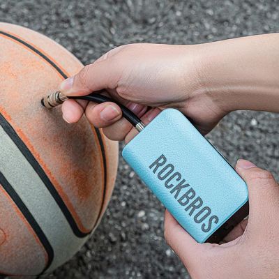 9. Pompka elektryczna Rockbros 42520006001 kompresor z cyfrowym wyświetlaczem do piłek / balonów - niebieska