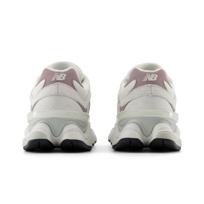 5. Buty sportowe New Balance U9060EEJ
