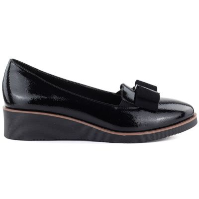 2. Półbuty damskie lakierowane na podwyższeniu czarne Vinceza 58630