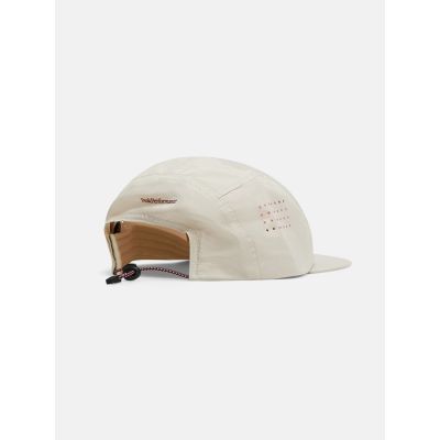 2. Czapka Peak Performance Lightweight beige