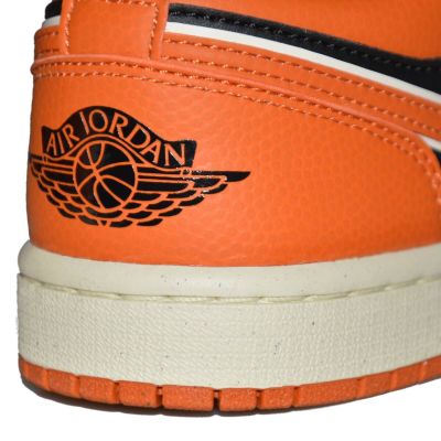 8. Damskie buty sportowe Air Jordan 1 Low Se Sport Spice/Black-Coconut Milk - DV1299-800