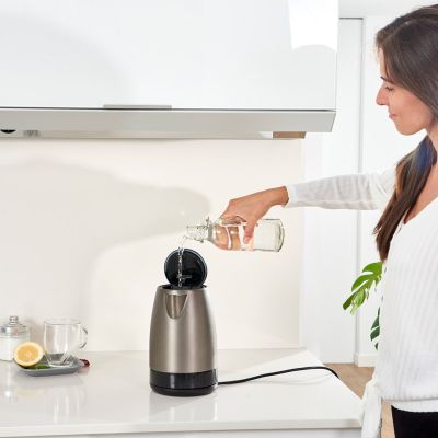 5. Czajnik elektryczny Black+Decker BXKE2201E (2200 W; 1,7l)