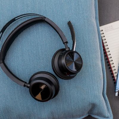 137. POLY Zestaw słuchawkowy Voyager Focus 2 z certyfikatem Microsoft Teams USB-C-C + przejściówka USB-C/A