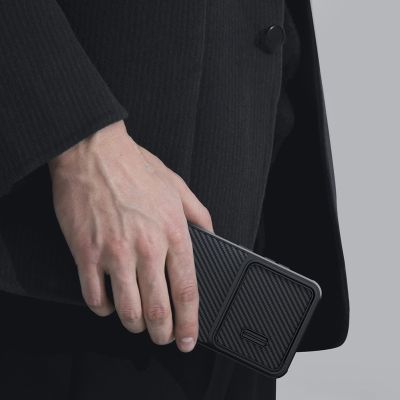 13. Nillkin Synthetic Fiber S Case etui Samsung Galaxy S23+ pokrowiec osłona na aparat czarne