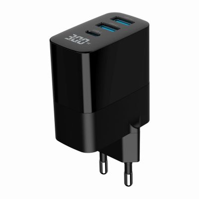 6. GEMBIRD 3-PORTOWA SZYBKA ŁADOWARKA SIECIOWA GAN (PD) USB (2X USB-A + 1X USB TYP-C), 30W, LCD, CZARNA