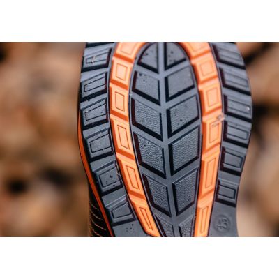 7. NEO tools 82-108 obuwie ochronne