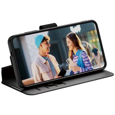 4. Etui CARE by PanzerGlass Feature Wallet Kickstand na Samsung Galaxy S25 - czarne