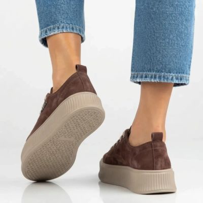 7. Skórzane sneakersy damskie na platformie brązowe Filippo DP7982