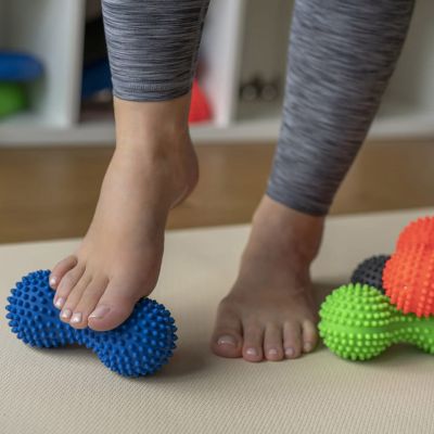 3. Wałek do masażu i rehabilitacji Tullo duoball 15,5 cm czerwony 446