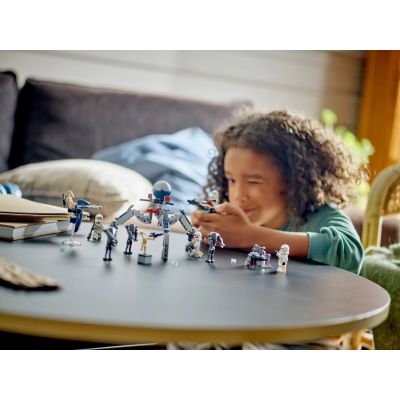 8. LEGO Star Wars 75372 Zestaw bitewny z żołnierzem armii klonów™ i droidem bojowym™