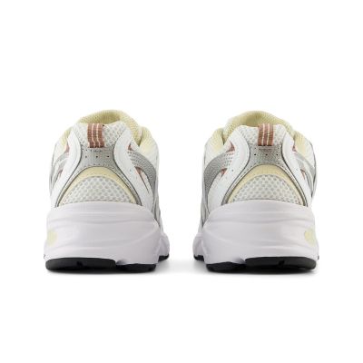 7. Buty New Balance MR530SGA