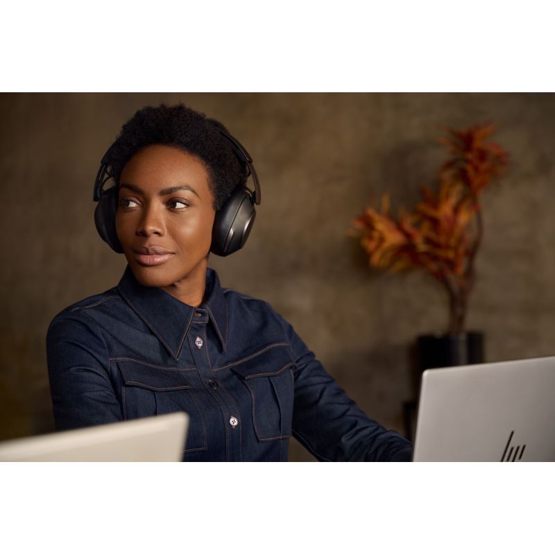 51. Słuchawki BT nauszne Poly Voyager Surround 80 UC Microsoft Teams Certified USB-C Headset + USB-C/A Adapter 8G7U0AA