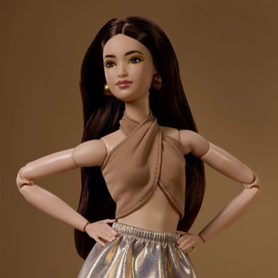 4. Barbie Signature JJX25 lalka