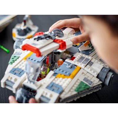 9. LEGO Star Wars 75357 Duch i Upiór II