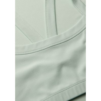 6. Top damski CASALL Defined Rib Sport Top kolor zielony