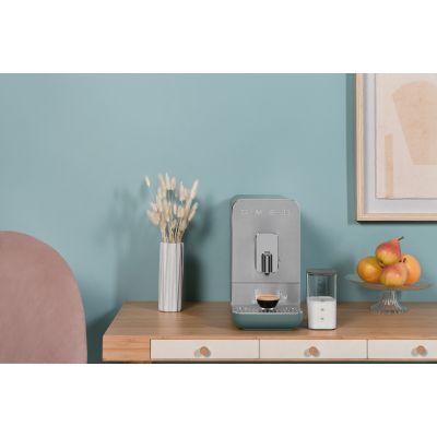 30. Ekspres do kawy SMEG BCC13EGMEU