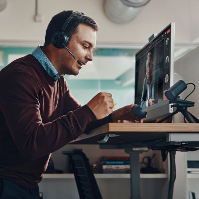 173. Słuchawki Poly Voyager Focus 2-M USB-C-C Headset USB-C/A Adapter Charging Stand No localization Retail Packaging