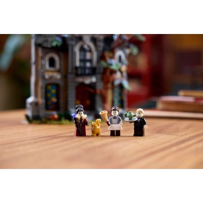 13. LEGO Icons 11383
