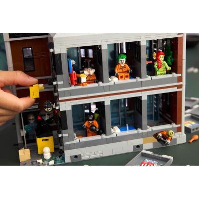 6. LEGO DC Super Heroes 76300 Arkham Asylum