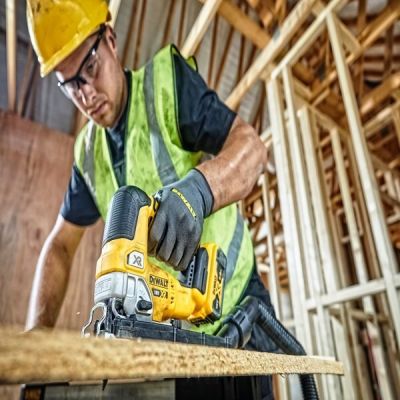 6. DeWALT DCS334P2-QW wyrzynarka elektryczna 3200 spm 2,1 kg