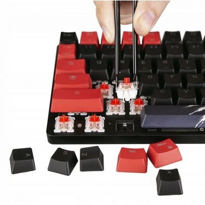 3. Klawiatura mechaniczna Mad Catz S.T.R.I.K.E 11