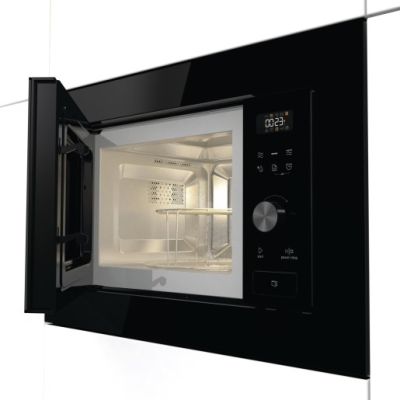 3. Czarna mikrofalówka Gorenje BM201AG1BG, z grillem, Wbudowana, 20 l, 800 W