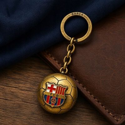 6. FC Barcelona brelok oryginalny na licencji w kształcie złotej piłki z herbem B7081