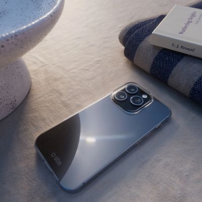 8. Etui SBS Skinny Cover na iPhone 16 Pro - przezroczyste