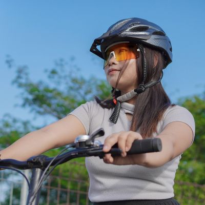3. Okulary rowerowe Rockbros fotochromowe, z ochroną UV i wkładką korekcyjną – białe