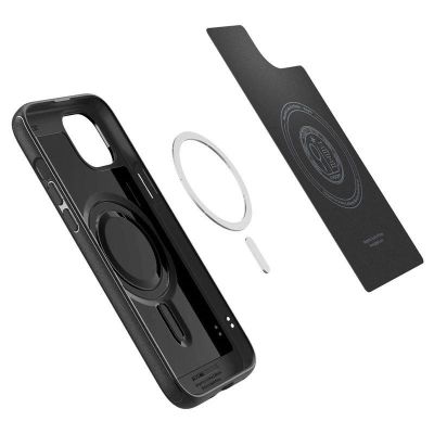 13. Etui Spigen Mag Armor MagSafe na iPhone 15 - czarny mat