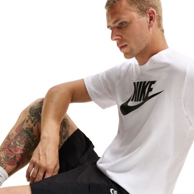 5. Spodenki męskie Nike Sportswear Club czarne IH5047 010
