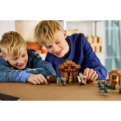 11. LEGO Minecraft 21596 - Najazd przywoływaczy na wioskę
