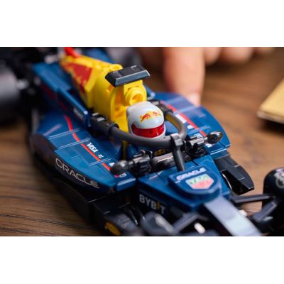 3. LEGO Speed Champions 77243 Bolid F1 Oracle Red Bull Racing RB20