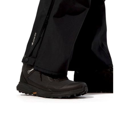 7. Kurtka Berghaus Deluge Pro 3.0 roz. M Czarna + Berghaus HILLWALKER OVRTRS AM BLK/BLK roz. M