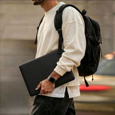 7. Etui Tech-Protect Softshell na MacBook Pro 14" 2021 / 2023 / 2024 / 2025 / 2026 - czarne matowe