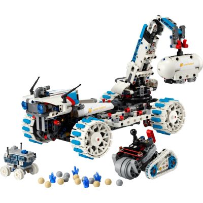 3. LEGO Technic 42211 - Kosmiczny łazik księżycowy Lunar Outpost