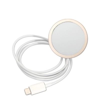 9. Etui Guess Marble MagSafe na iPhone 14 Pro + ładowarka indukcyjna - czarne
