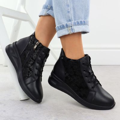 5. Skórzane botki damskie w kwiaty na koturnie czarne Filippo  DBT7280