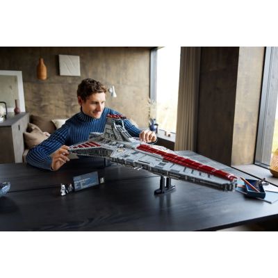13. LEGO Star Wars 75367 Gwiezdny Niszczyciel typu Venator