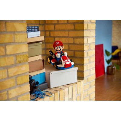 11. LEGO Super Mario 72037 - Mario Kart: Mario i Standard Kart