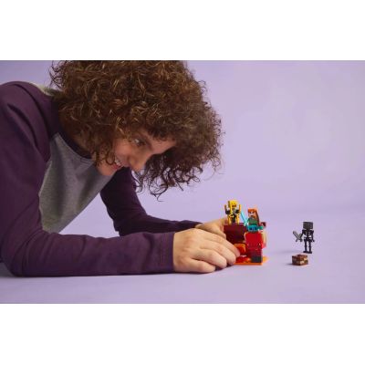 8. LEGO MINECRAFT 21266 Bitwa na moście Netheru