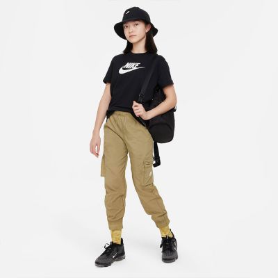 4. Koszulka Nike Sportswear Jr FD0928-010