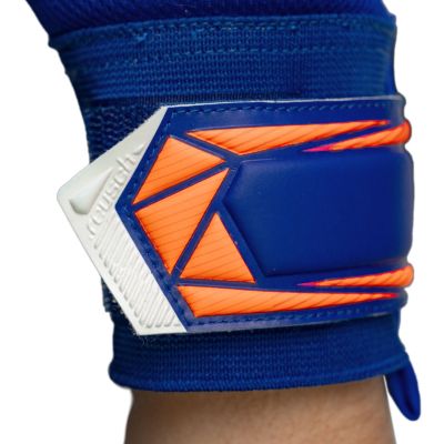 8. Rękawice bramkarskie Reusch Attrakt Starter Solid niebieskie 5670514 4126