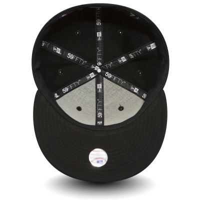 8. Czapka z daszkiem New Era New York Yankees MLB Basic Cap 10003436