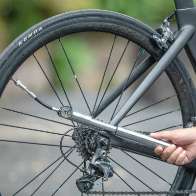 2. Pompka rowerowa Rockbros JG-PB-004 lekka z manometrem - czarna