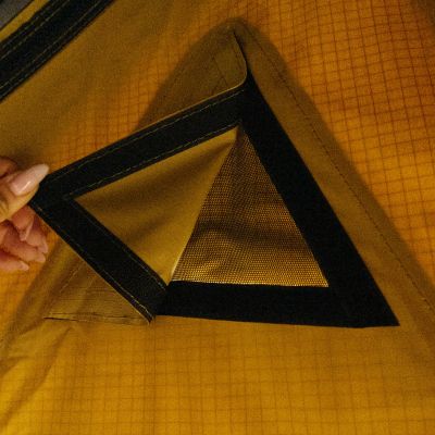 26. Namiot dachowy Offlander Triangle Slim Coyote OFF_RTT_SLIM